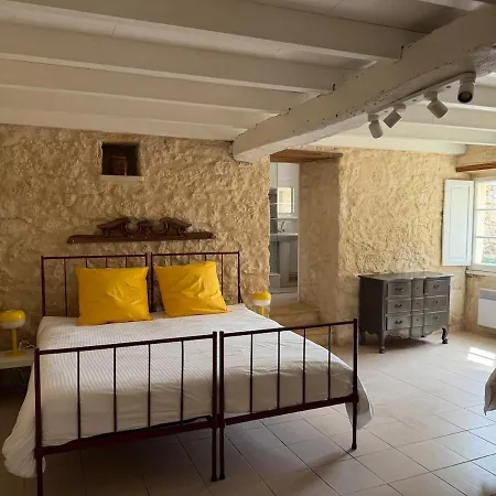 펜션 Charming Stone House Near Saint-emilion *