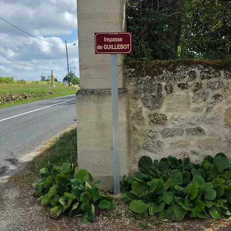 펜션 Charming Stone House Near Saint-emilion