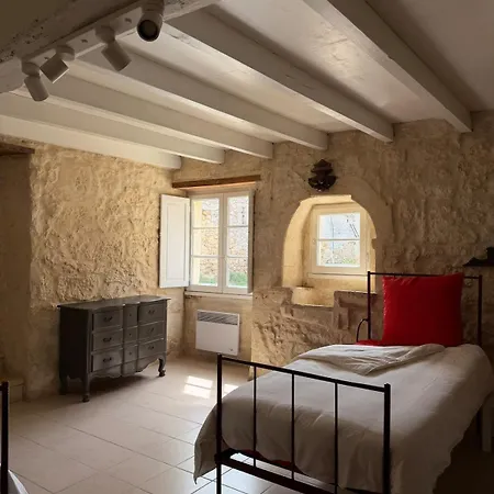 펜션 Charming Stone House Near Saint-emilion Lugaignac