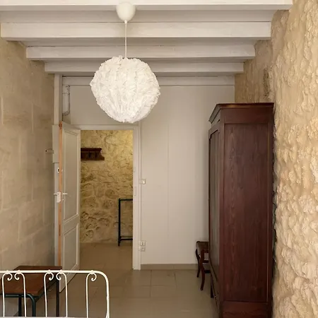 펜션 Charming Stone House Near Saint-emilion *